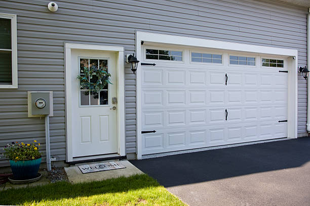 24/7 Emergency Garage Door Panel Replacement experts in Preston, IA